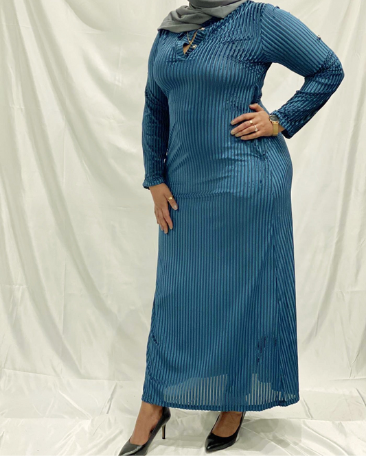 ZIZI Boutique Vintage Velvet Dress in blue with long sleeves and a sleek design for elegant outings