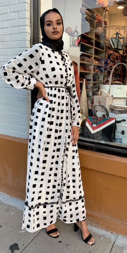 ZIZI Maxi Dress in Black and White Checkered Pattern with Long Sleeves and Belted Waist